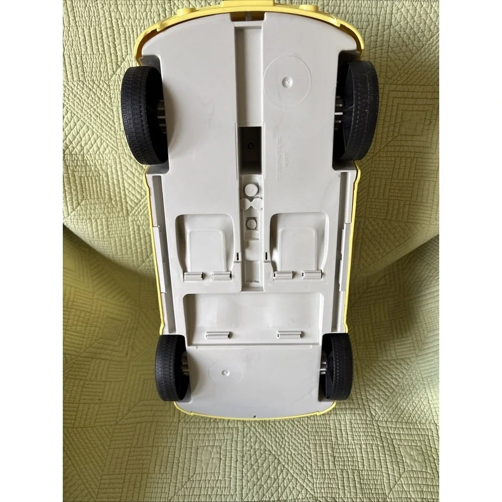 Vintage 2000 Mattel Barbie VW Volkswagen Beetle Yellow Flower Doll Car